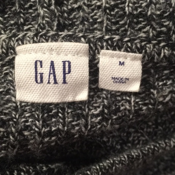 GAP Hooded Pullover - Picture 5 of 5